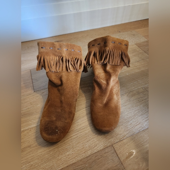 KATE & MEL | Suede tassle ankle booties - Picture 4 of 11